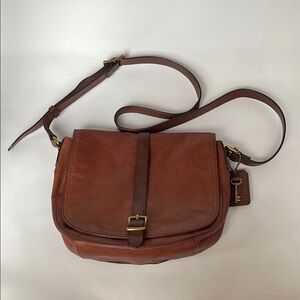 Fossil Brown Leather Crossbody Bag with Adjustable Strap and Flap Closure